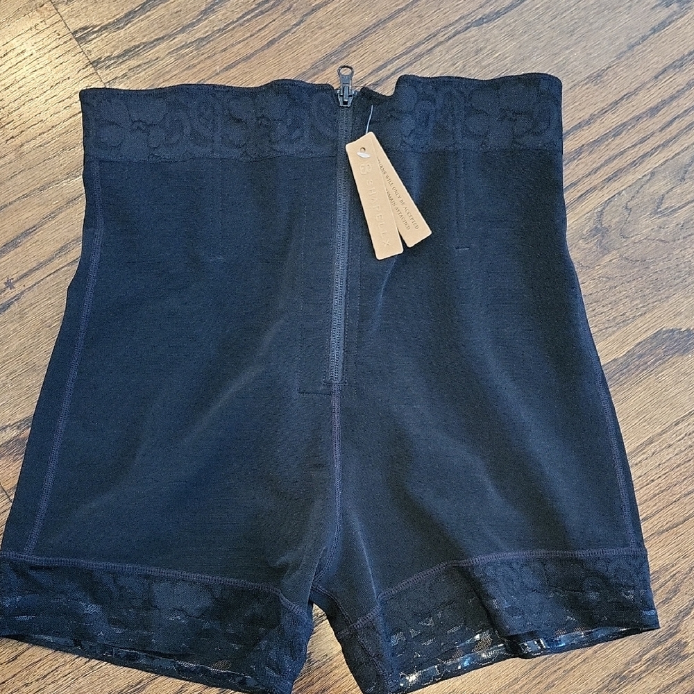 Black Women's High-Waisted Lace Trim Shapewear Shorts NWT, XL, 14/16